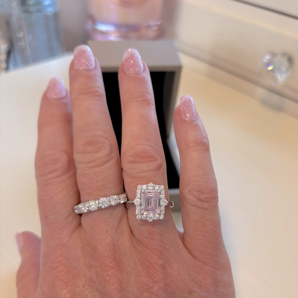 💍Pink Anna Zuckerman size 6 Oraia of 3 tcw. Pink crystalline center 2.5 ct.